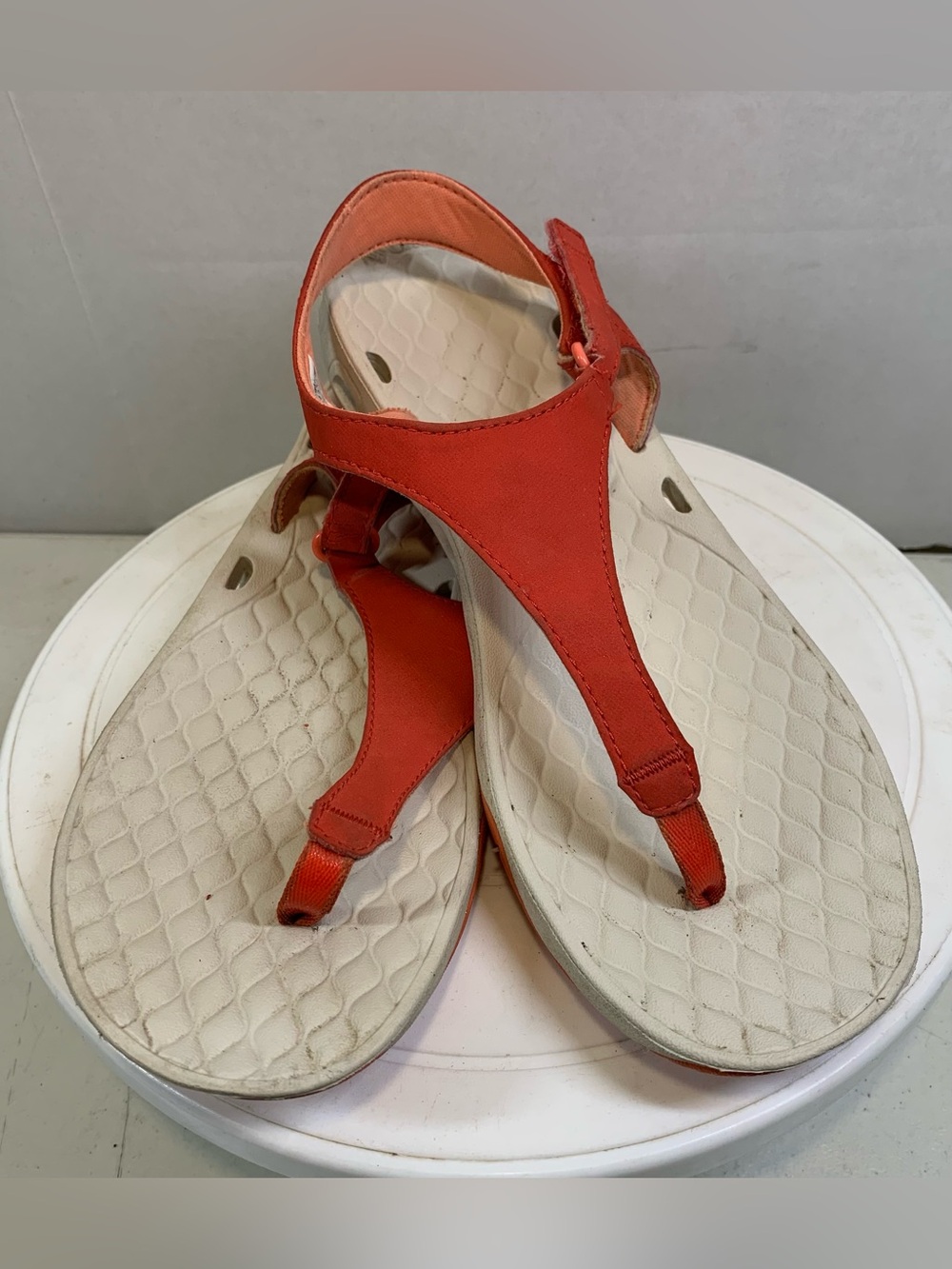 Columbia Sunbreeze PFG Coral Red Thong Size 8 Women Sandal.               3338